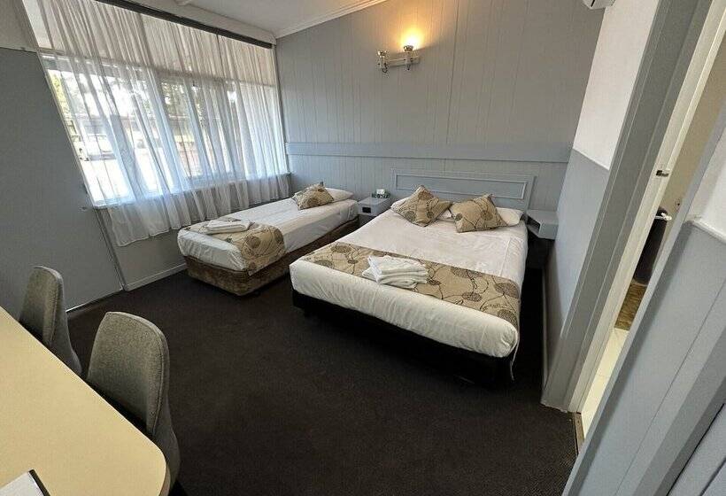 디럭스 룸, Charlton Motel