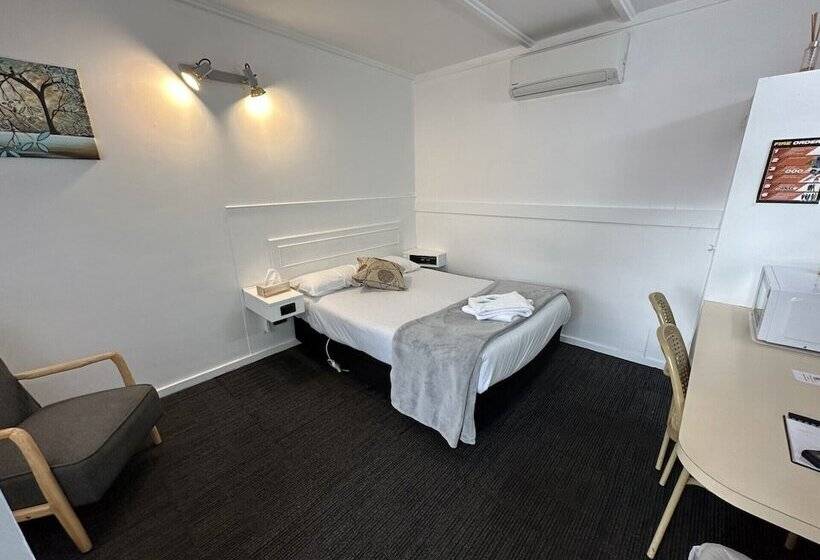デラックスルーム, Charlton Motel