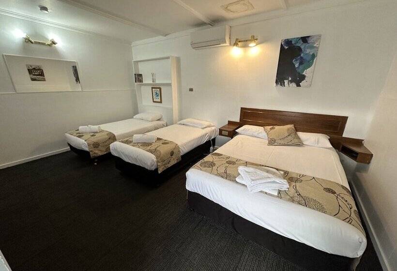 ファミリールーム, Charlton Motel