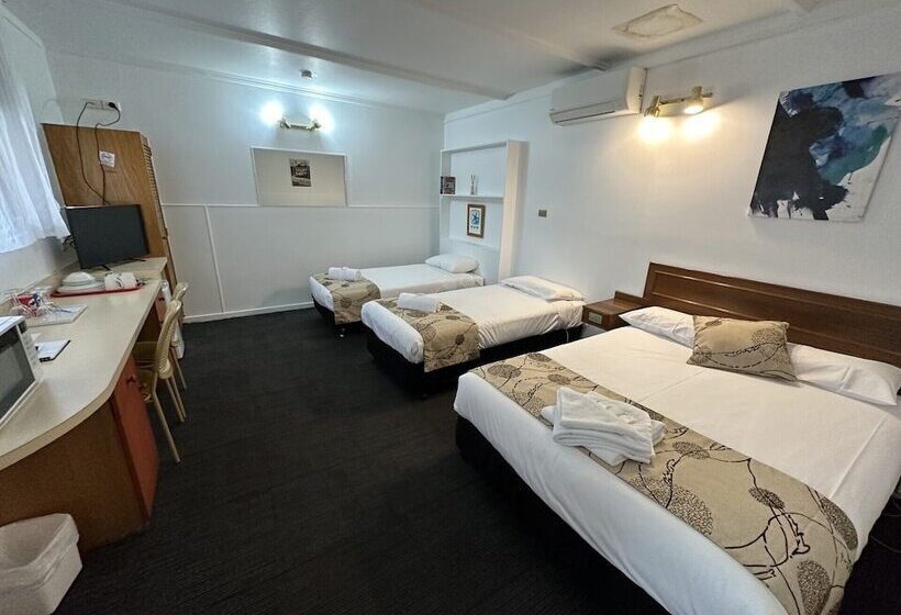 ファミリールーム, Charlton Motel