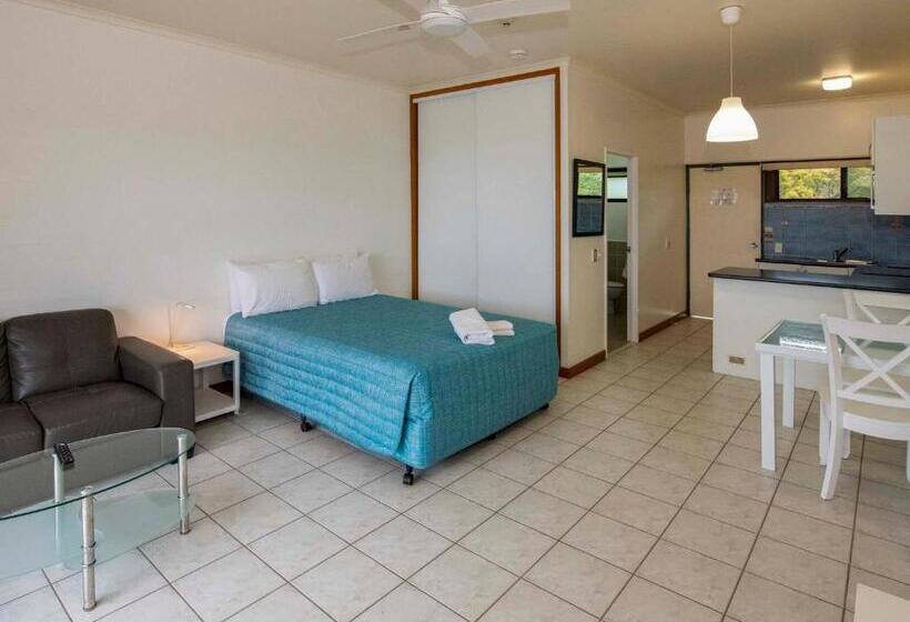 스탠다드 스튜디오, Anchorage On Straddie