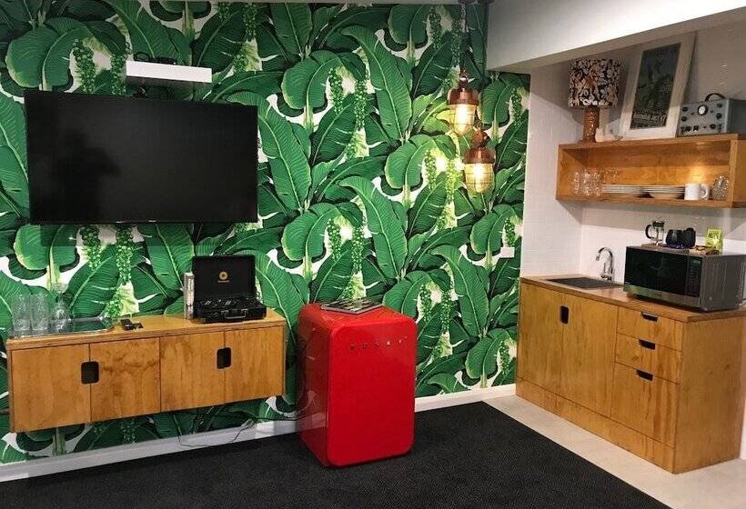 חדר משפחתי, Boogie Woogie Beach House