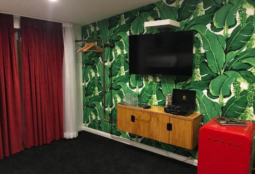 חדר משפחתי, Boogie Woogie Beach House