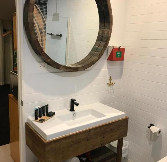 חדר משפחתי, Boogie Woogie Beach House