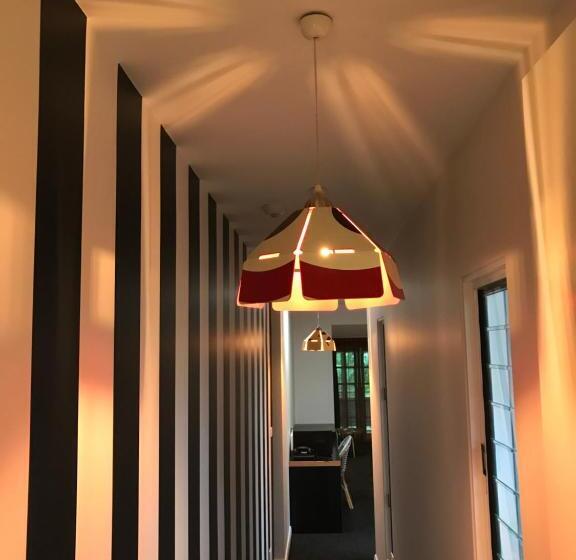 חדר משפחתי, Boogie Woogie Beach House