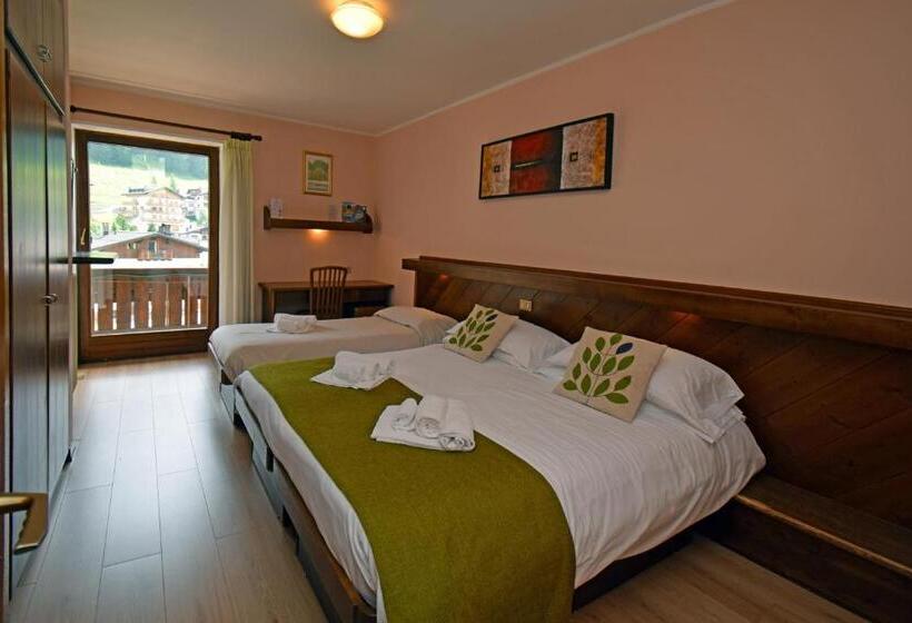 带阳台的三人标准间, Comelico