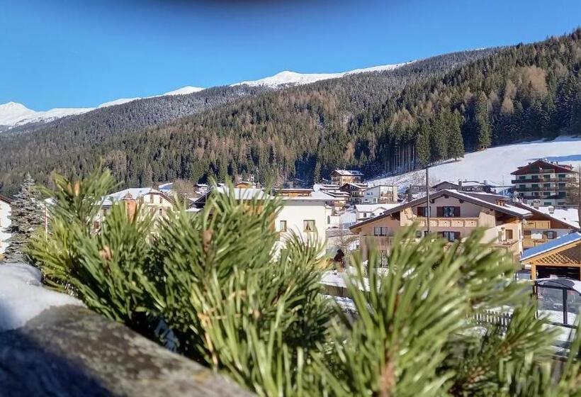 带阳台的三人标准间, Comelico