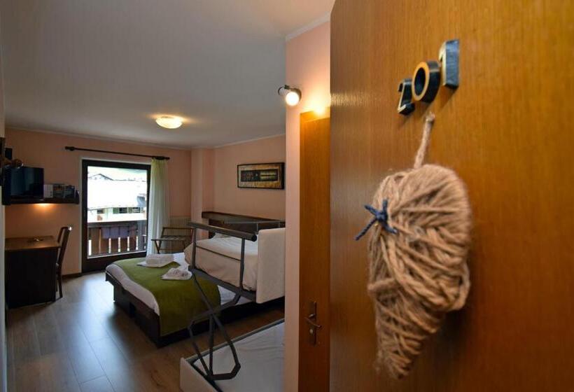 带阳台标准四人间, Comelico