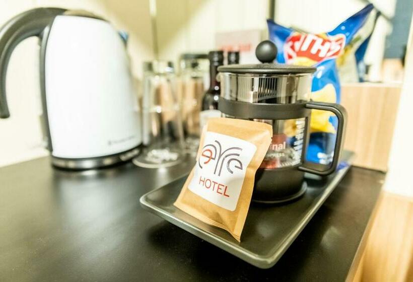 اتاق اکونومی, Eyre