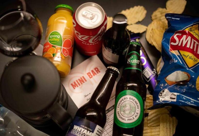 اتاق اکونومی, Eyre