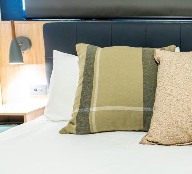 اتاق لوکس با تخت دو نفره بزرگ, Eyre