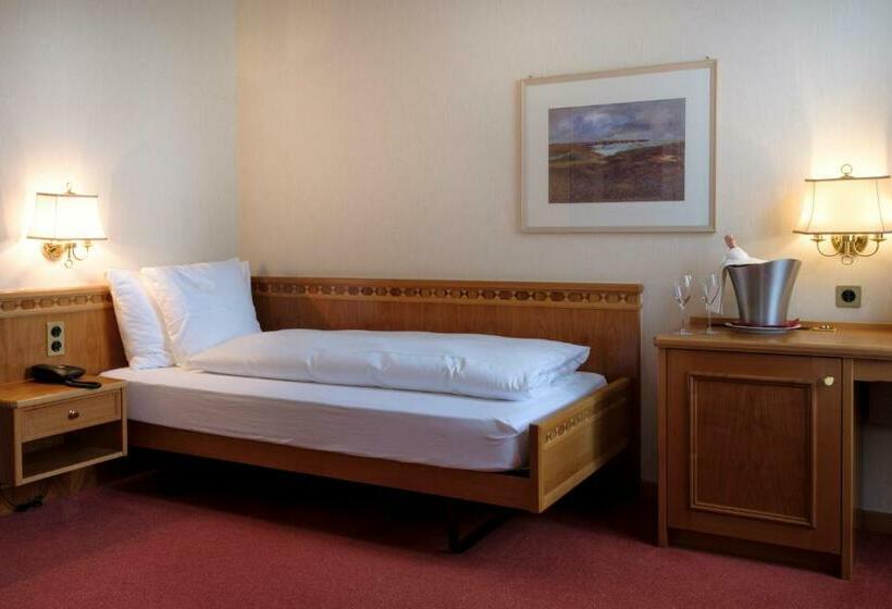 标准单人间, Le Prese