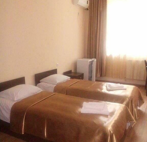 Standard Room, Solidarity