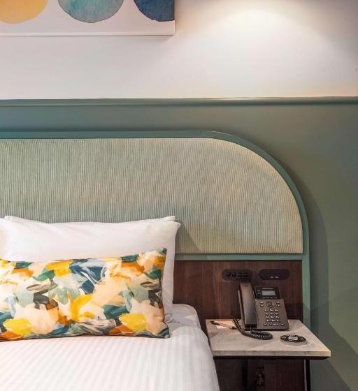 סטודיו משפחתי, The Brook By Nightcap Plus