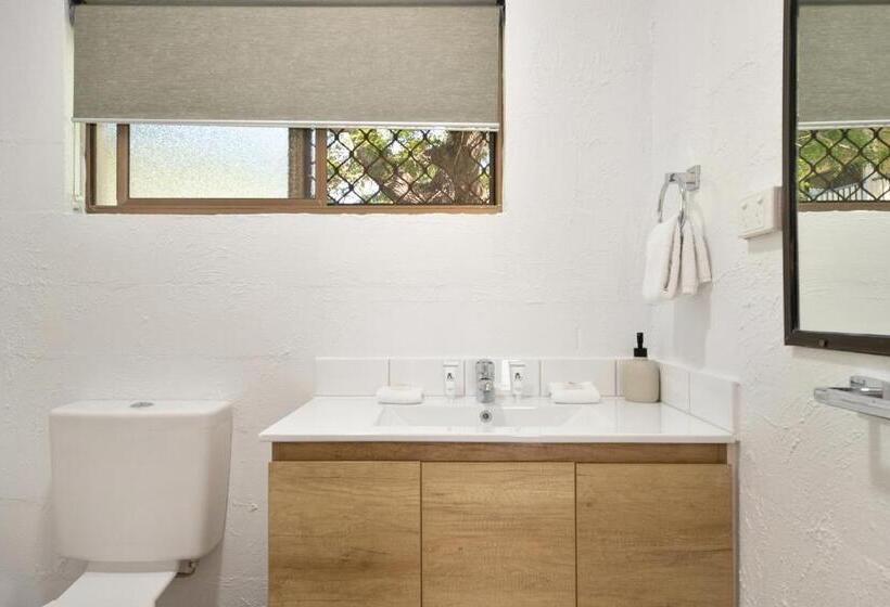 패밀리 룸, Kinka Palms Motel