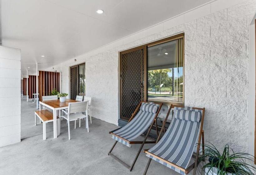 패밀리 룸, Kinka Palms Motel
