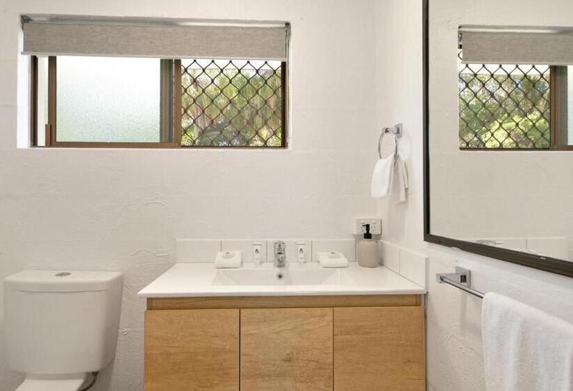 스탠다드 스튜디오, Kinka Palms Motel