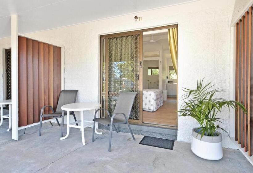 스탠다드 스튜디오, Kinka Palms Motel