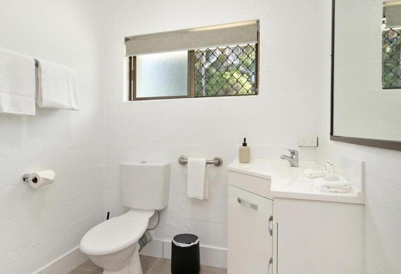 스탠다드 스튜디오, Kinka Palms Motel