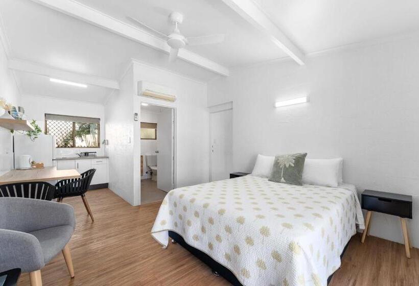 스탠다드 스튜디오, Kinka Palms Motel