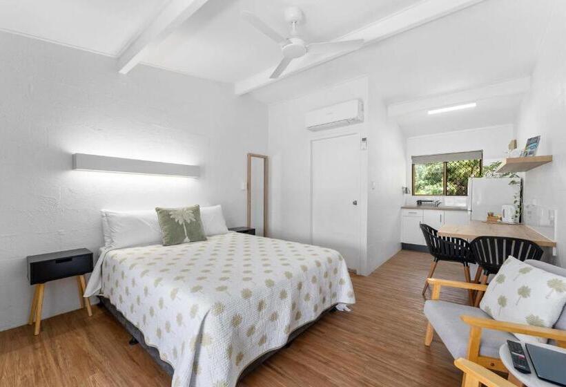 스탠다드 스튜디오, Kinka Palms Motel