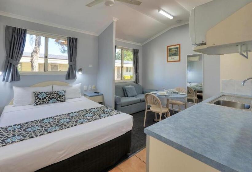 اتاق لوکس با وان آب گرم, 22 On Bowen