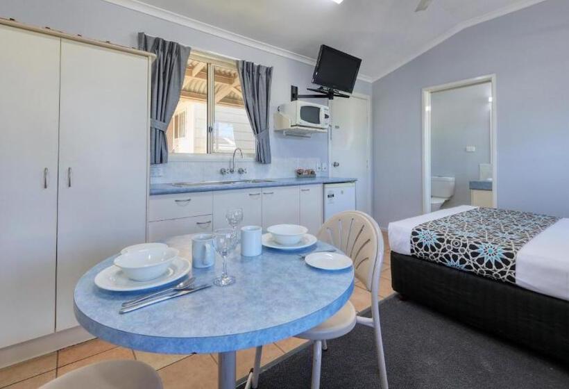 اتاق لوکس با وان آب گرم, 22 On Bowen