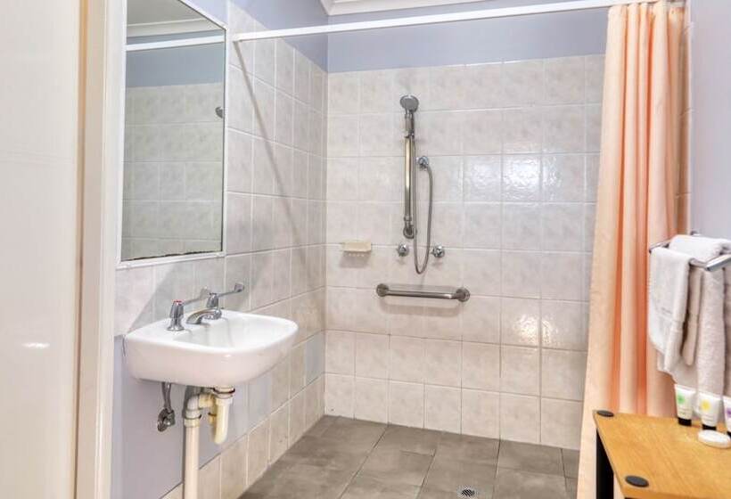 اتاق خانوادگی, 22 On Bowen