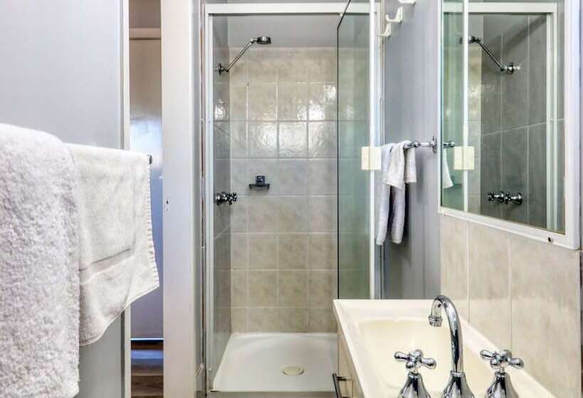 اتاق خانوادگی, 22 On Bowen