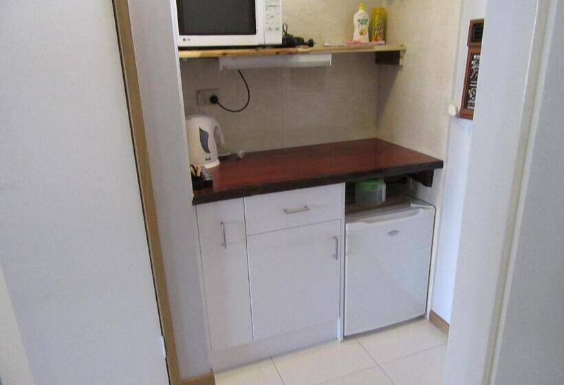 חדר משפחתי, Acacia Rose Motor Inn