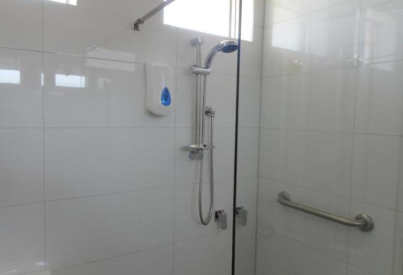 חדר משפחתי, Acacia Rose Motor Inn