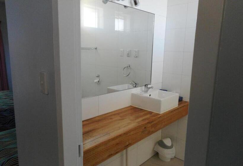 חדר משפחתי, Acacia Rose Motor Inn