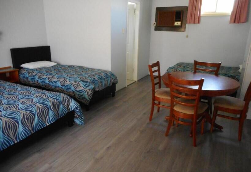 חדר משפחתי, Acacia Rose Motor Inn