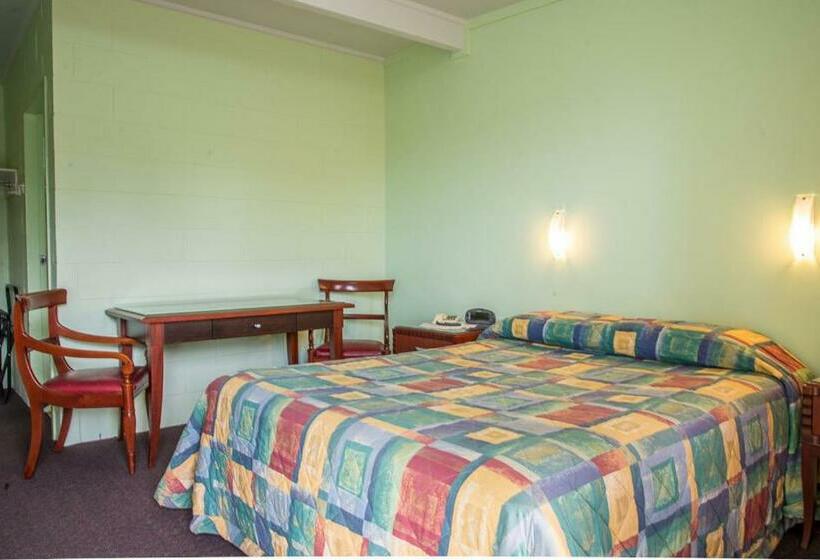 Номер Стандарт, Artesian Motor Inn Under New Management Rams Motel