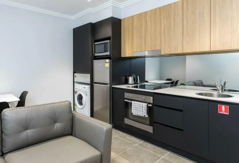 سوئیت 2 خوابه, Civic Apartments