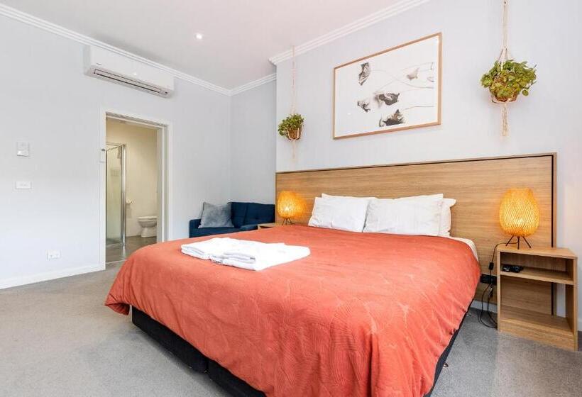 Suite, Civic Apartments