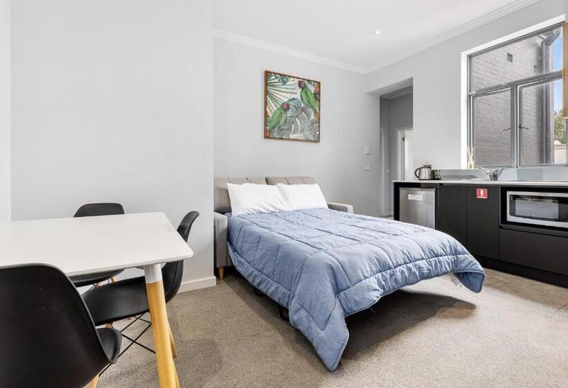 Deluxe Suite King Bed, Civic Apartments
