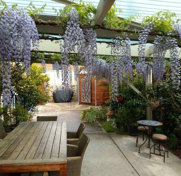 豪华房间, Motel On A Beckett