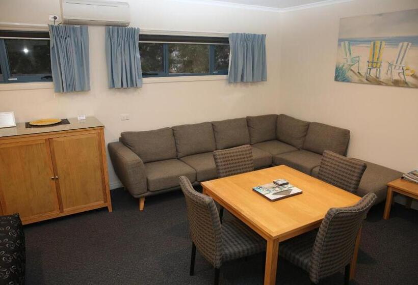 家庭间, Motel On A Beckett