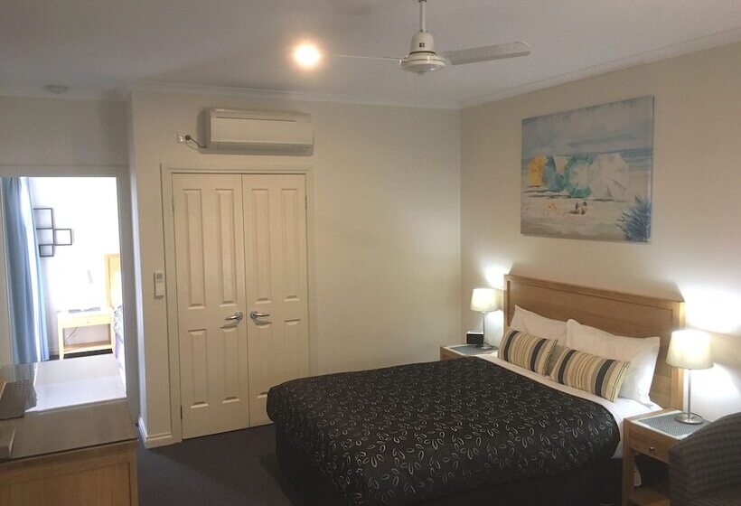 家庭间, Motel On A Beckett