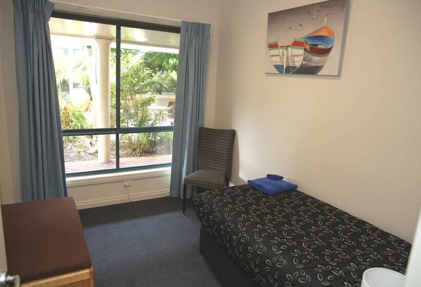 家庭间, Motel On A Beckett