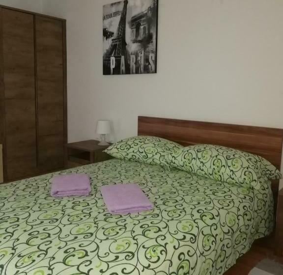 اتاق استاندارد سه نفره, Brne Rooms