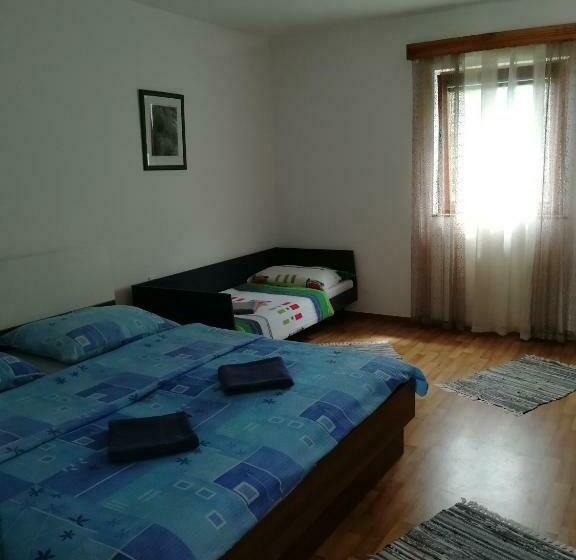 اتاق استاندارد چهار تخته, Brne Rooms