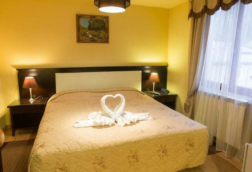 חדר סטנדרט, Csillag Panzio