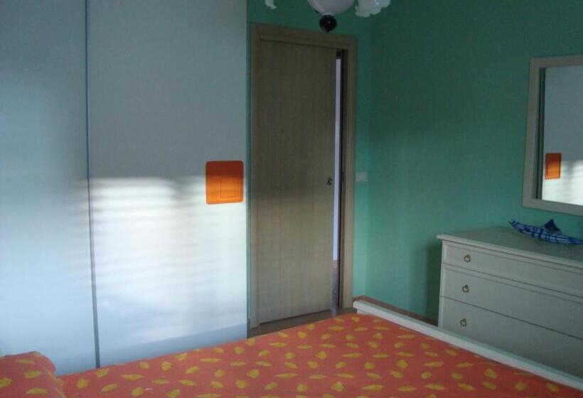 غرفة قياسية مع حمام خارجي, Il Glicine