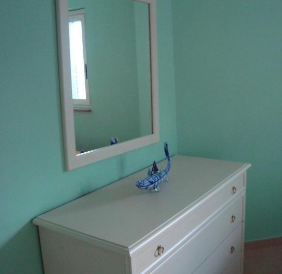 غرفة قياسية مع حمام خارجي, Il Glicine