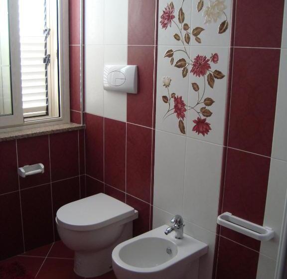 غرفة قياسية مع حمام خارجي, Il Glicine