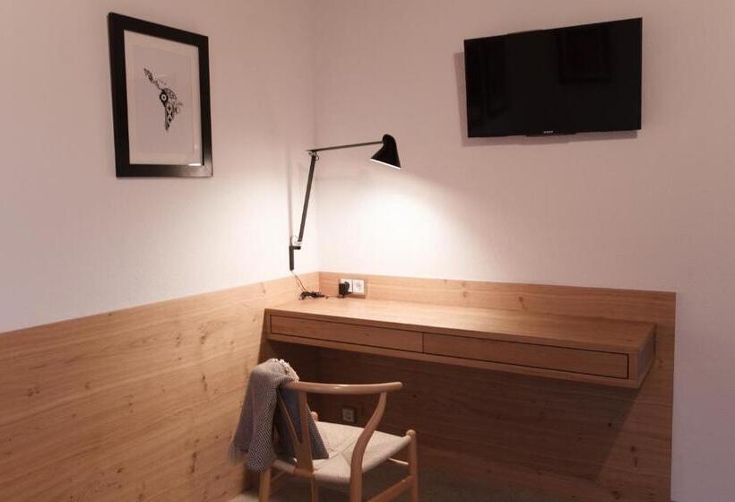 غرفة أساسية, Piltriquitron Lodging