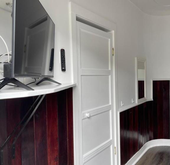 اتاق اکونومی, Tamworth Lodge Motel