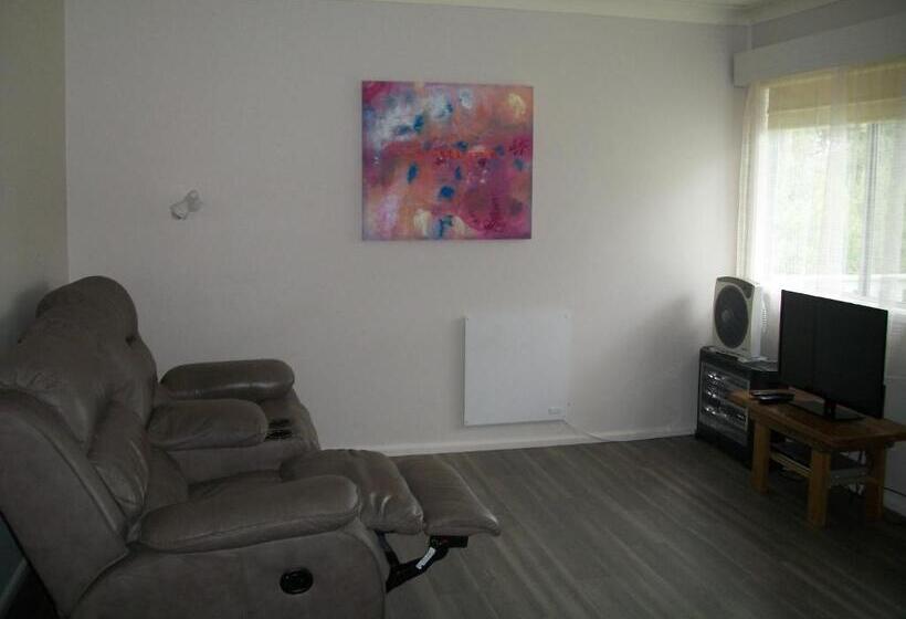 דירת חדר, Top Of The Lake Holiday Units